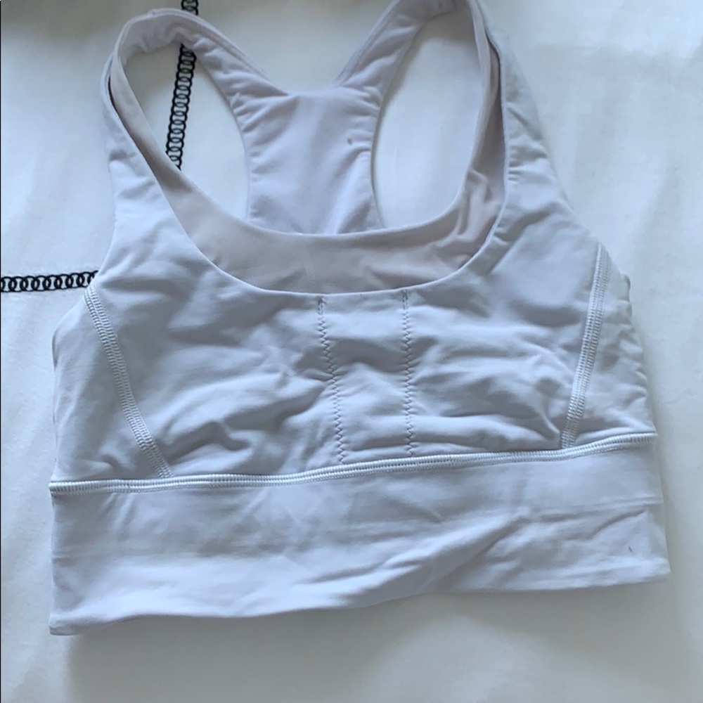 White lululemon sports bra
